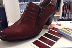 Jak vybrat správný barevný odstín krému na boty?